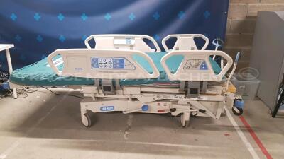 Lot of 3 x Hill-Rom Hospital Beds including 1 x Total Care Duo 2 and 1 x Total P1900 and Classe 1 IPX4 Tipo B (All power up) - 3