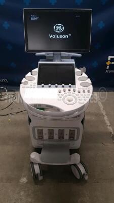 GE Ultrasound Voluson E8 BT17 - YOM 08-2017 - S/W 17.0.8 - in excellent condition - checked by GE Healthcare France - ready for clinical use - Options Advanced 4D - HD Live - Advanced VCI - IOTA LR2 - IEC 62359 Ed2 - Sono AVC - UPlink Tricefy - BT Activat