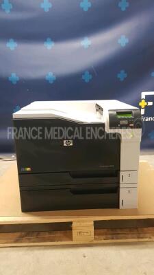 HP Printer Color LaserJet CP5225 - YOM 2014 (Powers up)