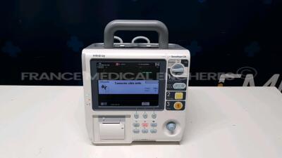 Mindray Defibrillator/Monitor BeneHeart D6 - YOM 12/2010 - French Language - w/ Mindray Rechargeable Li-ion Battery LI34I001A - Missing Paddles (Powers up)
