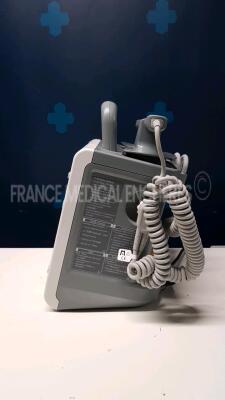 Mindray Defibrillator/Monitor BeneHeart D6 - YOM 07/2010 - French Language - w/ Mindray Rechargeable Li-ion Battery LI34I001A (Powers up) - 3