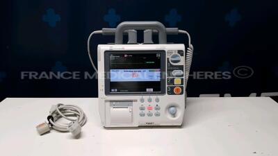 Mindray Defibrillator/Monitor BeneHeart D6 - YOM 07/2010 - French Language - w/ Mindray Rechargeable Li-ion Battery LI34I001A (Powers up)