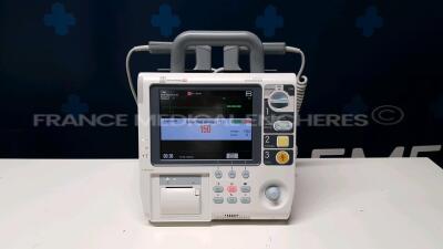 Mindray Defibrillator/Monitor BeneHeart D6 - YOM 07/2010 - French Language - w/ Mindray Rechargeable Li-ion Battery LI34I001A (Powers up)