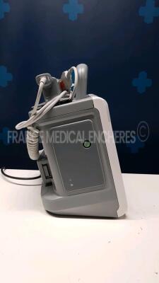 Mindray Defibrillator/Monitor BeneHeart D6 - YOM 12/2010 - French Language - w/ Mindray Rechargeable Li-ion Battery LI34I001A (Powers up) - 3