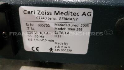 Carl Zeiss Slit Lamp SL120 - YOM 2005 - w/ 1 x Carl Zeiss Laser VisuLas 690s - YOM 2005 - S/W 2.96 and 1 x Carl Zeiss Footswitch 307010-9003 - YOM 2005 and 1 x Carl Zeiss Electric Stand IT 3L - YOM 2005 (Powers up) - 19