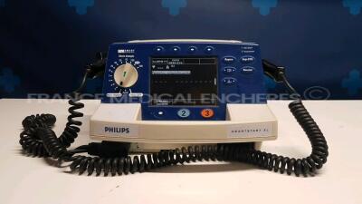 Philips Defibrillator Heartstart XL - YOM 2009 french language (Powers up)