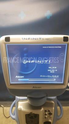 Alcon Phacoelmusifier Infiniti - YOM 2007 - S/W 02.00 - w/ Alcon Footswitch and Alcon Remote Control (Powers up) - 5