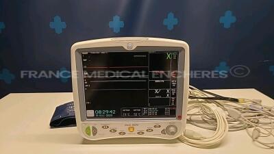 GE Patient Monitor Dash 5000 - YOM 2007 - w/ ECG leads - adult cuff - PI 1/3 cable - SPO2 cable (Powers up)
