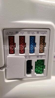 GE Patient Monitor Dash 5000 - YOM 2007 - w/ ECG leads - adult cuff - PI 1/3 cable - SPO2 cable (Powers up) - 6