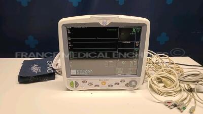 GE Patient Monitor Dash 5000 - YOM 2007 - w/ ECG leads - adult cuff - PI 1/3 cable - SPO2 cable (Powers up)