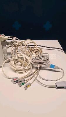 GE Patient Monitor Dash 5000 - YOM 2007 - w/ ECG leads - adult cuff - PI 1/3 cable - SPO2 cable (Powers up) - 2