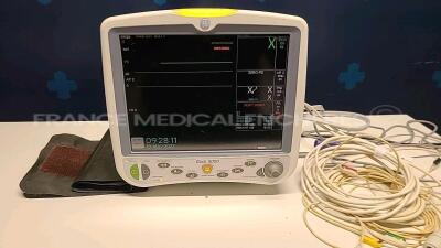 GE Patient Monitor Dash 5000 - YOM 2007 (see damage on photo) - w/ ECG leads - adult cuff - PI 1/3 cable - SPO2 cable (Powers up)