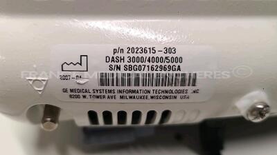 GE Patient Monitor Dash 5000 - YOM 2007 (see damage on photo) - w/ ECG leads - adult cuff - PI 1/3 cable - SPO2 cable (Powers up) - 6