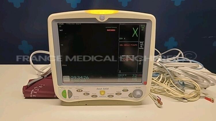 GE Patient Monitor Dash 5000 - YOM 2009 - w/ ECG leads - adult cuff - PI 1/3 cable - SPO2 cable (Powers up)