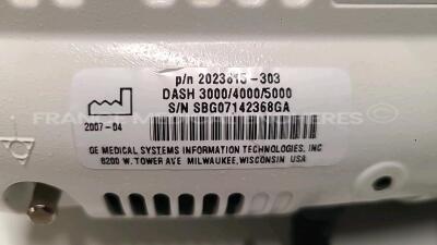 GE Patient Monitor Dash 5000 - YOM 2007 (see damage on photo) - w/ ECG leads - adult cuff - PI 1/3 cable (Powers up) - 5