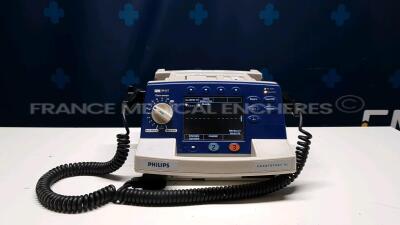Philips Defibrillator Heartstart XL - YOM 2009 - French language (Powers up)