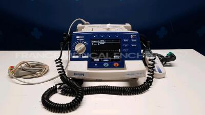 Philips Defibrillator Heartstart XL - YOM 2009 - French language - w/ 1 x ECG leads and 1 x Test Load M3725A (Powers up)