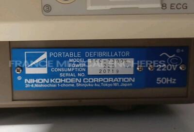 Lot of 1 x Nihon Kohden Defibrillator TEC-7300K and 1 x GE Defibrillator Responder 2000 - YOM 2009 - S/W v2.41 - w/ SPO2 Sensor and 1 x Schiller Defibrillator Defigard 3002IH (All power up) *3201804/40233033/20719* - 14