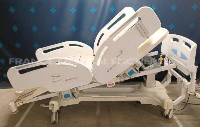 Lot of 1 x Karis Medica Hospital Bed 727T0049 - YOM 2011 - w/ Remote Control and 1 x Givas Hospital Bed EA0950 - YOM 2006 - w/ Remote Control (Both power up) *10014416/001016290* - 4
