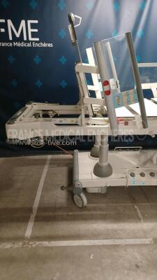 Linet Hospital Bed Multicare - w/ Remote Control - Error detected in primary indicator (Powers up) *20060067542* - 3