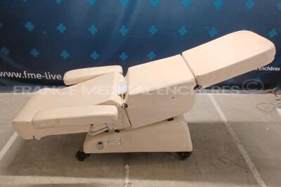 Oma Examination Chair Multimatic - w/ Remote Control - one broken wheel - Untested due to missing power supply - 2