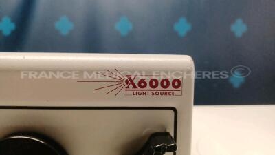 Stryker Light Source X6000 (Powers up) *02E043594* - 2