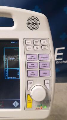 Invivo Patient Monitor Process - YOM 2008 on stand (Powers up) - 5