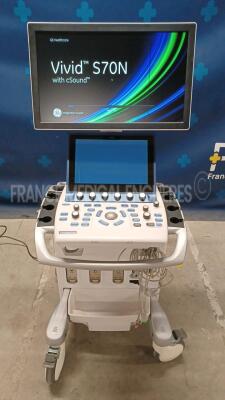 GE Healthcare Vivid S70N - YOM 04/2018 - S/W 202.21.4 - in excellent condition - tested and controlled by GE Healthcare - Ready for clinical use - Options - VG contrast - 4D - 4D autoMVQ - view-X - 6VT bi/triplan - TEE interface module - tissue tracking -