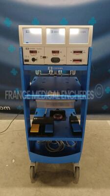 Covidien Electrosurgical Unit ForceTriad - YOM 2012 - S/W 4.0 w/ 3 Footswitches (Powers up) *t2k32877ex*