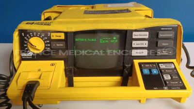 HP Defibrillator CodeMaster 100 M2475B - w/ Transport Carry Case (Powers up - Light Scratches - See Pictures) *3539A00551* - 2