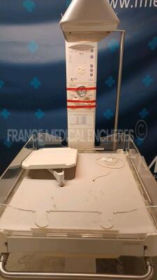 Fisher and Paykel Infant Warming Unit CosyCot - YOM 2005 (Powers up) *050314000353* - 5