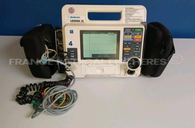 Medtronic Physio-Control Monitor/Defibrillator LIFEPAK 12 - YOM 2003 - S/W 3011371-099 - User Test Passed - Multilingual Device - Light Scratches on Screen (See Photo) - Options - Pacer, CO2, SPO2, PNI, ECG, Auxiliary Power and Printer needs to be repaire