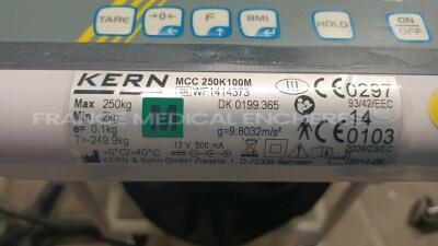 Lot of 1x Fluido Blood/Fluid Warming Unit 651230 and 1x Kern Chair Scale MCC250K100M - YOM 2014 and 1x Syst’am Humidifier LS (All power up) *120402153/WF1414373/DD053223* - 8