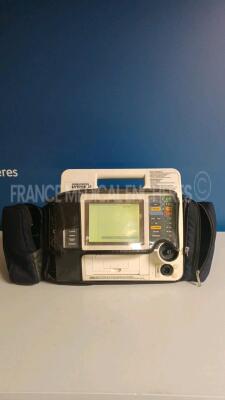 Medtronic Physio-Control Monitor/Defibrillator LIFEPAK 12 - YOM 1998 - S/W 3011371-099- french language (no password to change the language) User Test Passed - Options - , , SPO2, PNI, ECG, - w/ missing Paddles and 1 x Carry Case - No Batteries included (