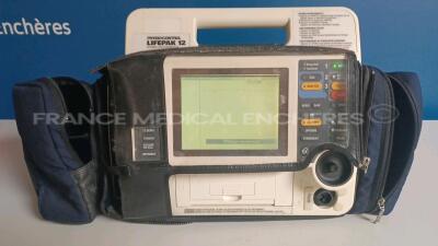 Medtronic Physio-Control Monitor/Defibrillator LIFEPAK 12 - YOM 1998 - S/W 3011371-099- french language (no password to change the language) User Test Passed - Options - , , SPO2, PNI, ECG, - w/ missing Paddles and 1 x Carry Case - No Batteries included ( - 3