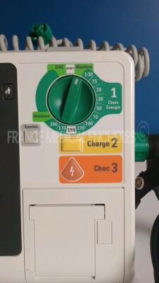 Philips Monitor Defibrillator HeartStart XL Plus - YOM 2012 - french language - options ECG (Powers up) *us01202703* - 2