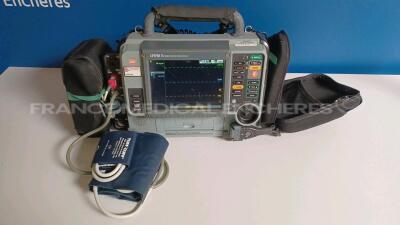 Medtronic Physio-Control Monitor/Defibrillator LIFEPAK 15 - YOM 2009 - S/W 3306808-007 - User Test Passed - Options - Pacer, CO2, SPO2, NIBP, ECG, Auxiliary Power and Printer - w/ Paddles and 2 x Physio-Control Li-ion Rechargeable Batteries and 1 x Carry