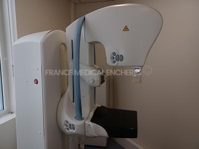 GE Mammography Unit Essential - YOM 03/2007 - S/W V43.10.1 -tube type Apollon 5492153 replaced in 2021 - flat panel generator - collimator Eclipse Sirius YOM 2020 - GE console 5117866-44 - 2 x LCD monitors - deinstalled in 2023 *5199775-2* - 6