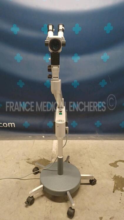 Carl Zeis Colposcope 150FC (Powers up) *309608*