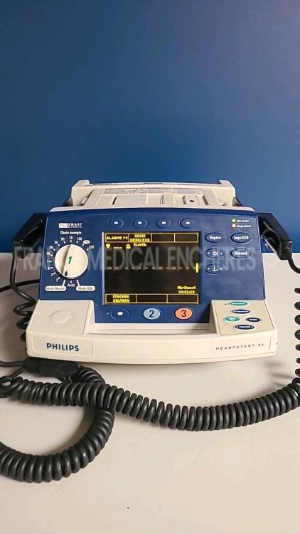 Philips Defibrillator Heartstart XL -YOM 2004 -french language (Powers up) *US00128358*