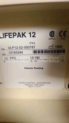 Medtronic Physio-Control Defibrillator/Monitor Lifepak 12 - YOM 1999 - S/W 3011371-130 - User test passed - options ECG /PNI SPO2 Pacing - w/1 x SPO2 Sensor and ECG leads - no battery included (Powers up) *12165249* - 10