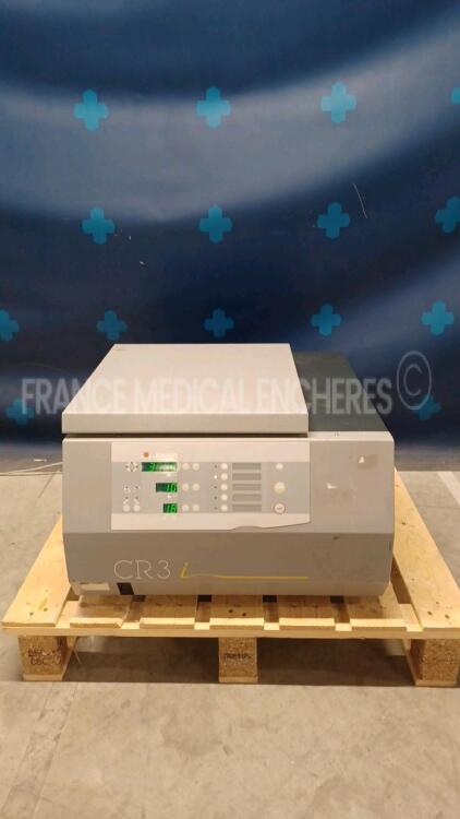 Jouan Centrifuge CR3i (Powers up) *39903638*