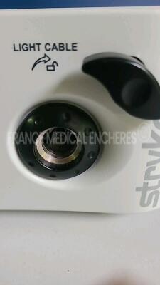 Stryker Light Source LED 9000 - YOM 2013 - (Powers up) *13K022654* - 4