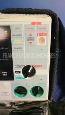 Zoll Biphasic Defibrillator M Series CCT - french language - w/ ECG leads (Powers up) - 3