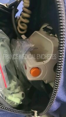 Zoll Biphasic Defibrillator M Series CCT - french language - w/ ECG leads (Powers up) - 5