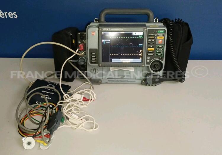 Medtronic Physio-Control Monitor/Defibrillator LIFEPAK 15 - YOM 2011 - S/W 3207410-008 - User Test Passed - Options - Pacer, CO2, SPO2, NIBP, ECG, Auxiliary Power and Printer - w/ Paddles and 2 x Physio-Control Li-ion Rechargeable Batteries and 1 x Carry