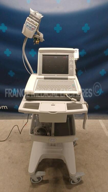 GE ECG Mac 5500 HD - YOM 2011 including CAM HD w/ ECG Sensors (Powers up)