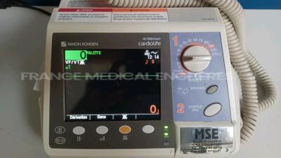 Nihon Kohden Defibrillator TEC-5521K - YOM 2006 - w/ ECG Leads (Powers up) *80537* - 2