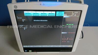 GE Patient Monitor Carescape B450 - YOM 2015 - S/W 2.0 - w/ 1 x GE Patient Data Module - YOM 2015 - Options ECG/Temp/DC/P1/P3/P2/P4/SPO2/PNI (Powers up - French Language - No Batteries - Damaged - See Pictures) *SJA15170106HA/SA315154618GA* - 2