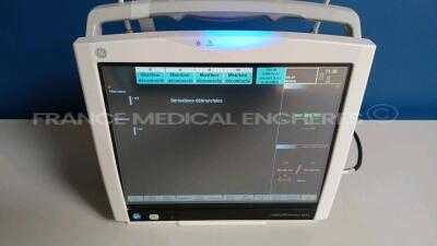 GE Patient Monitor Carescape B450 - YOM 2015 - S/W 2.0 - w/ 1 x GE Patient Data Module - YOM 2015 - Options ECG/Temp/DC/P1/P3/P2/P4/SPO2/PNI (Powers up - French Language - No Batteries - Damaged - See Pictures) *SA315068873GA/SJA15170105HA* - 2